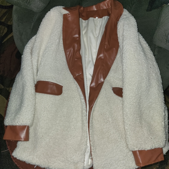 SHEIN contrast fuzzy coat - Picture 1 of 2